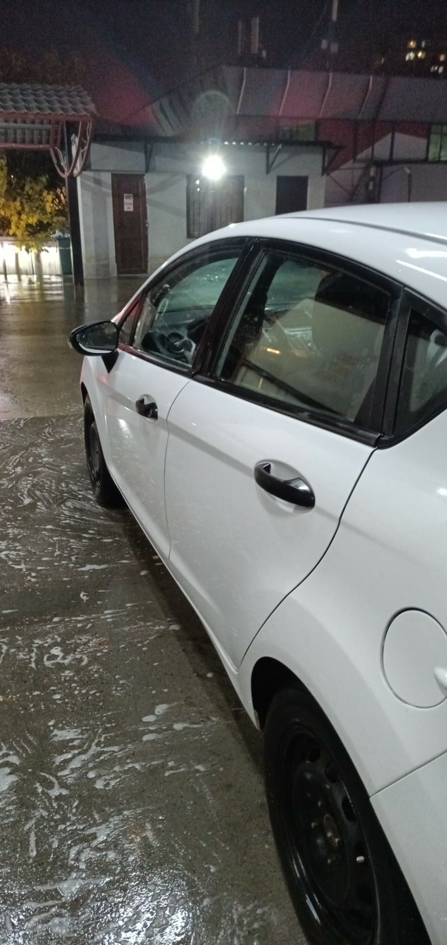 Ford Fiesta 2016 — photo 2