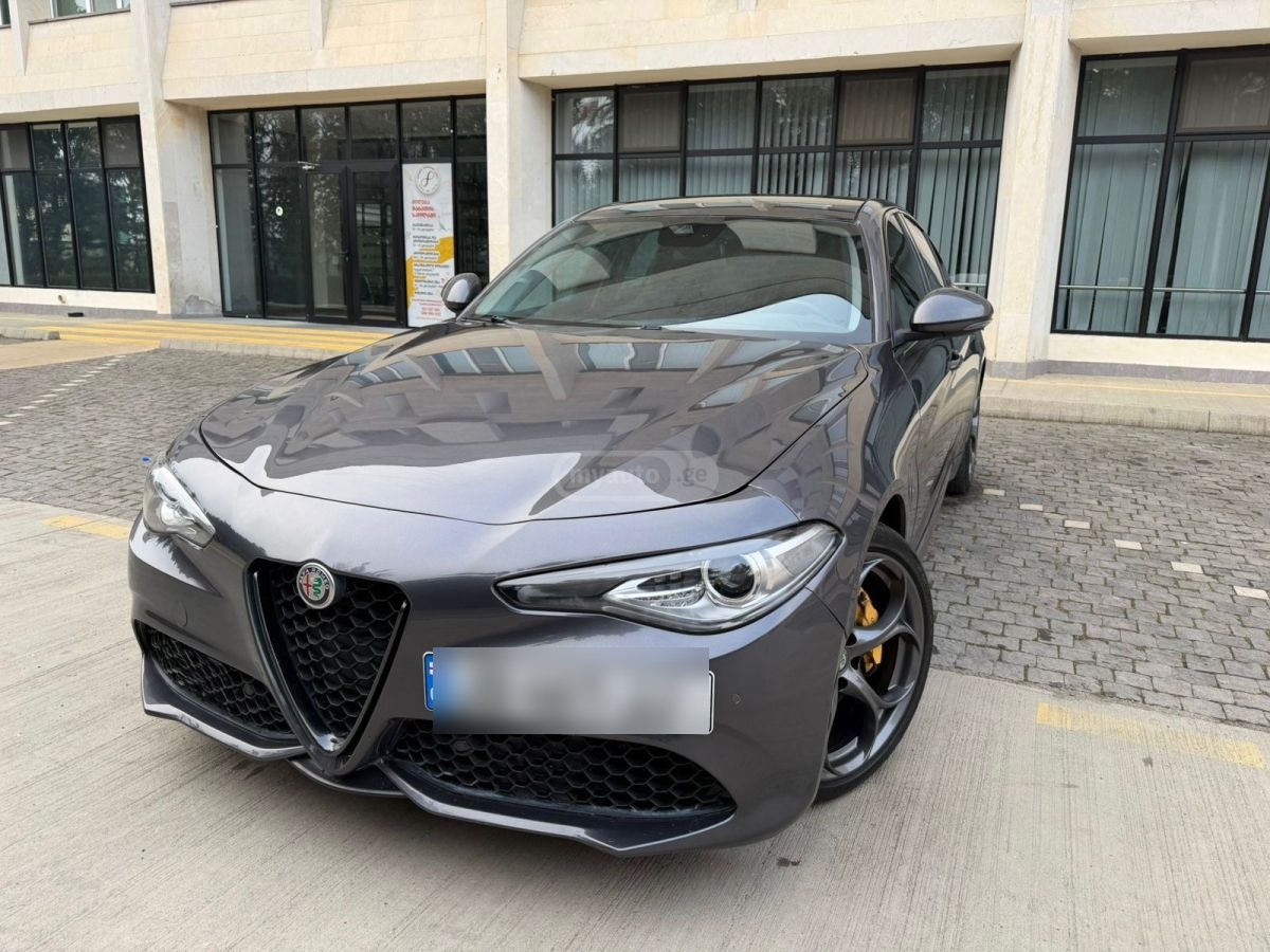 Alfa Romeo Giulia 2017 — photo 2