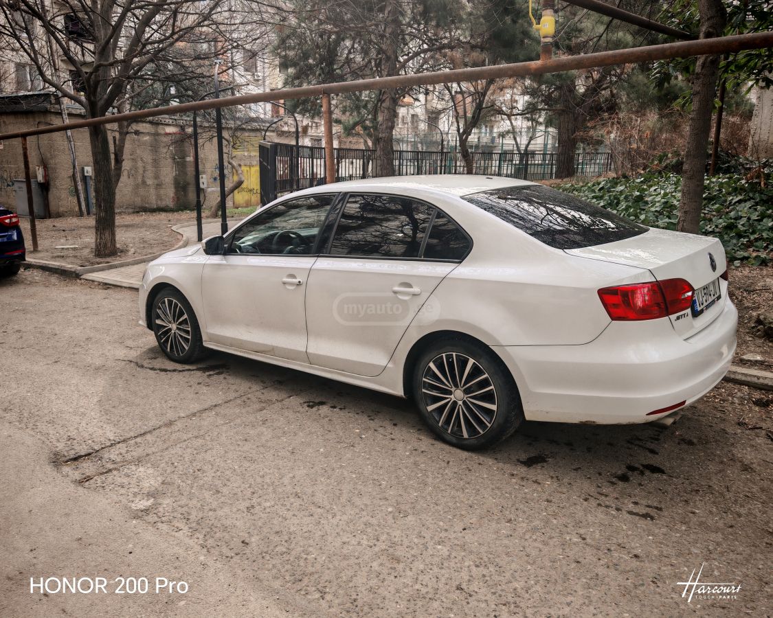 Volkswagen Jetta 2012 — photo 2