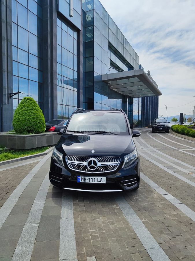 Mercedes-Benz V 220