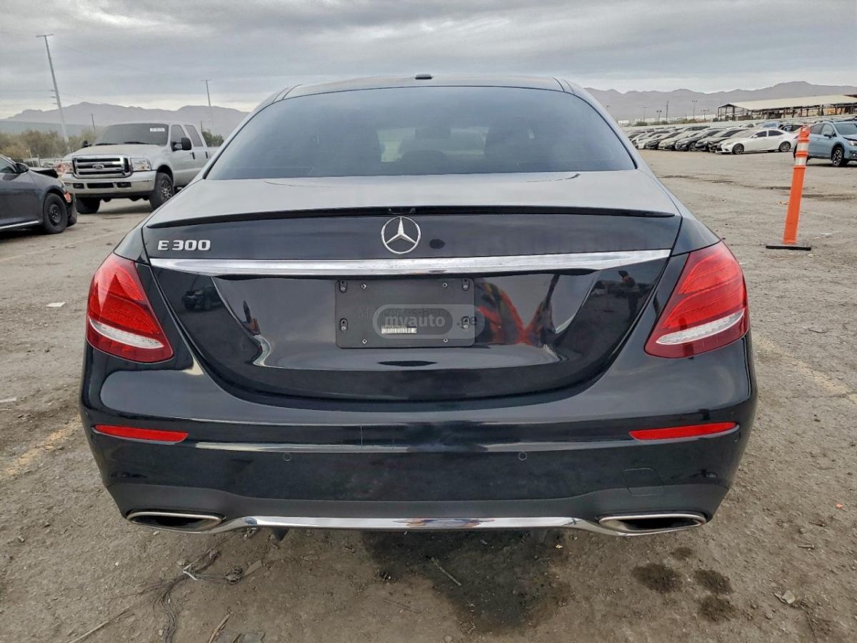 Mercedes-Benz C 300 2017 — photo 2