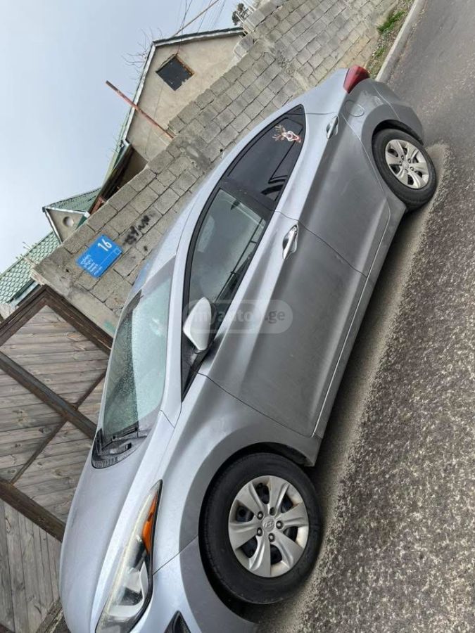 Hyundai Elantra 2015 — photo 2