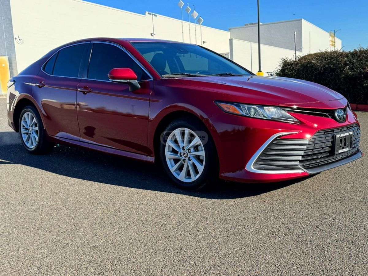 Toyota Camry 2022 — photo 2