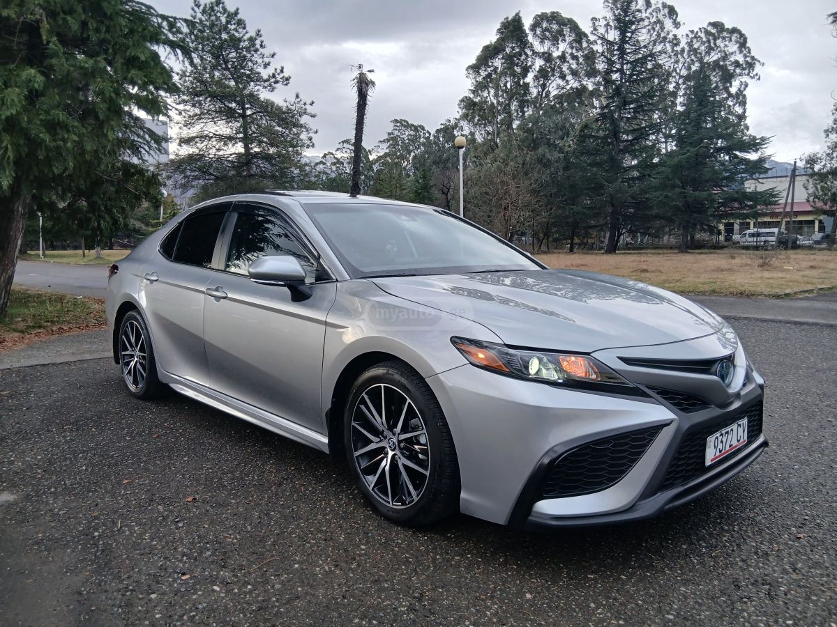 Toyota Camry 2023 — photo 2