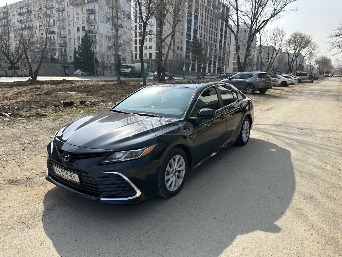 Toyota Camry 2022 — photo 2