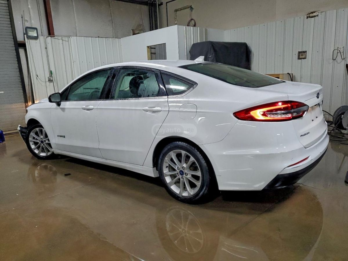 Ford Fusion 2019 — photo 2