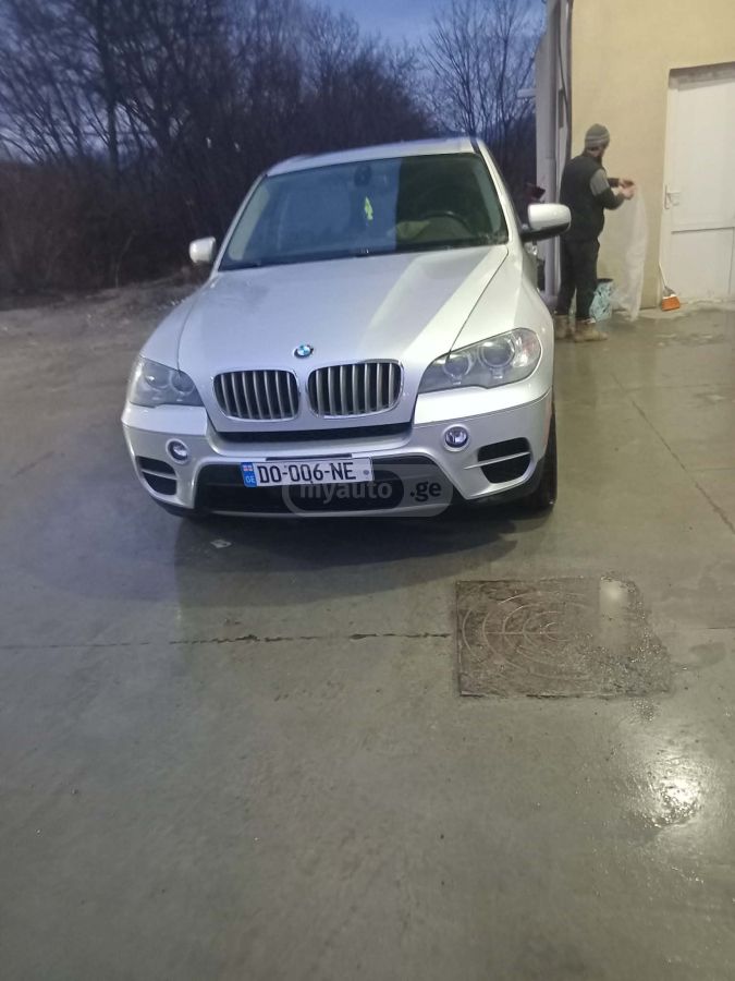 BMW X5 2011 — photo 2