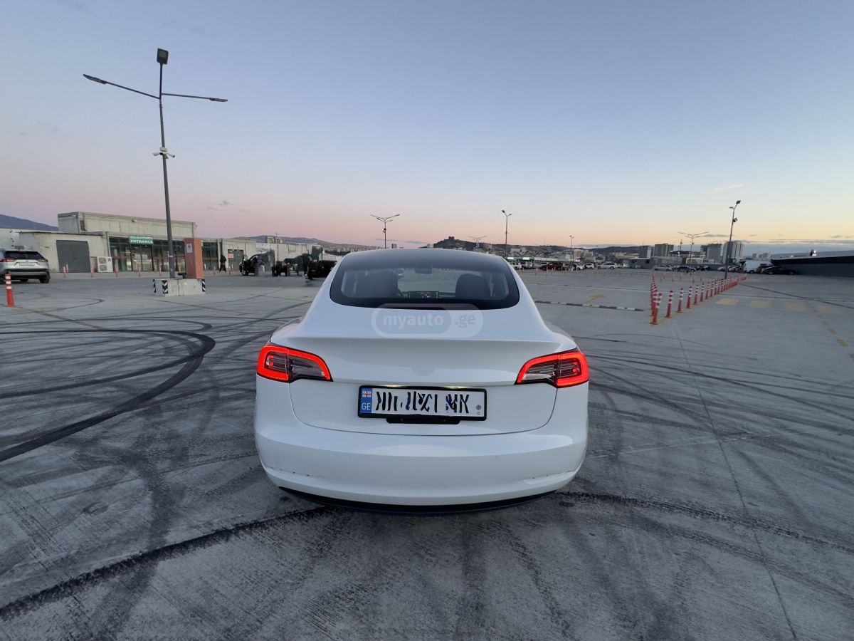 Tesla Model 3 2021 — photo 2
