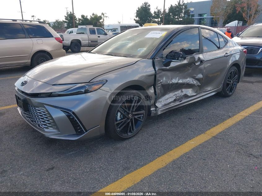 Toyota Camry 2025 — photo 2