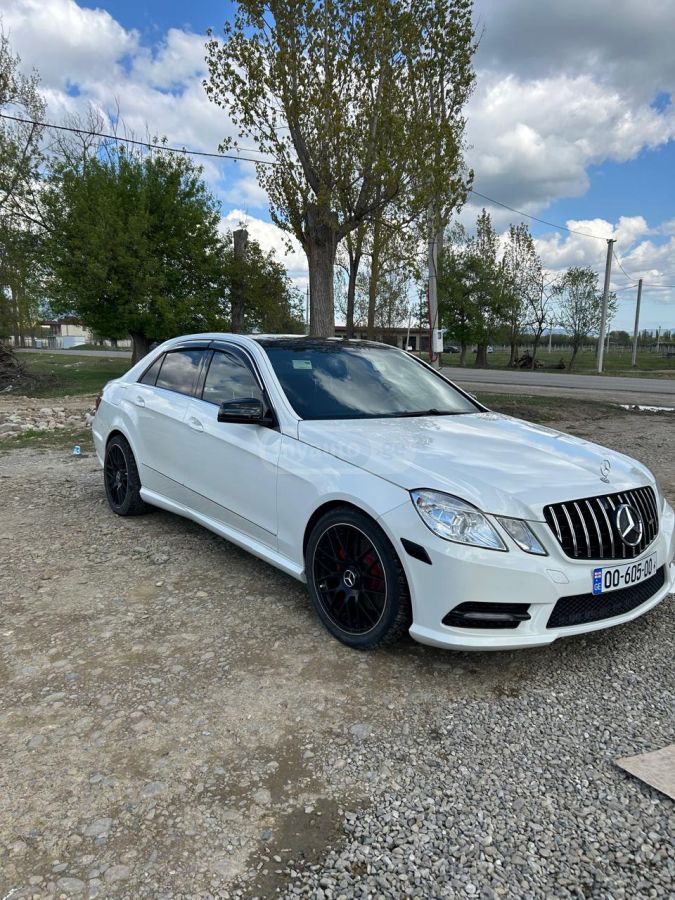Mercedes-Benz E 350 2012 — photo 2