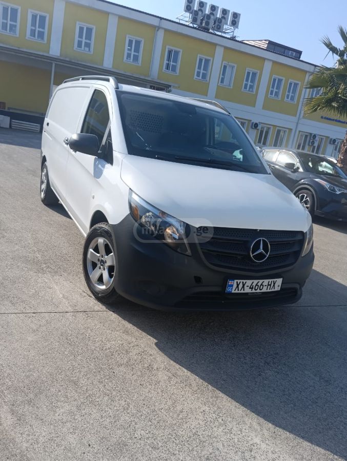 Mercedes-Benz Metris Passenger Van