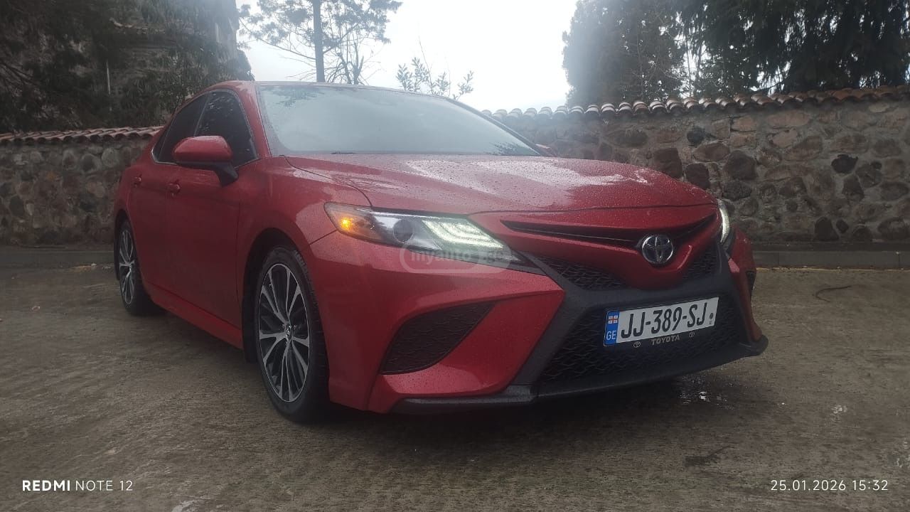 Toyota Camry 2019 — photo 2