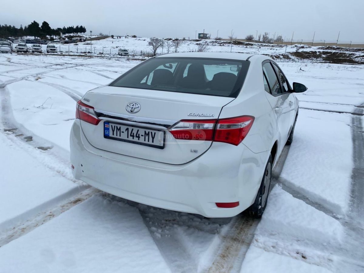 Toyota Corolla 2015 — photo 2