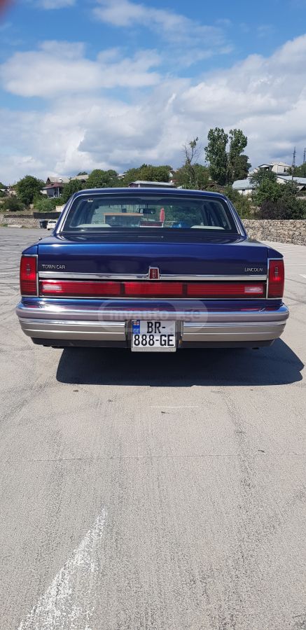 Lincoln Town Car 1989 — photo 2