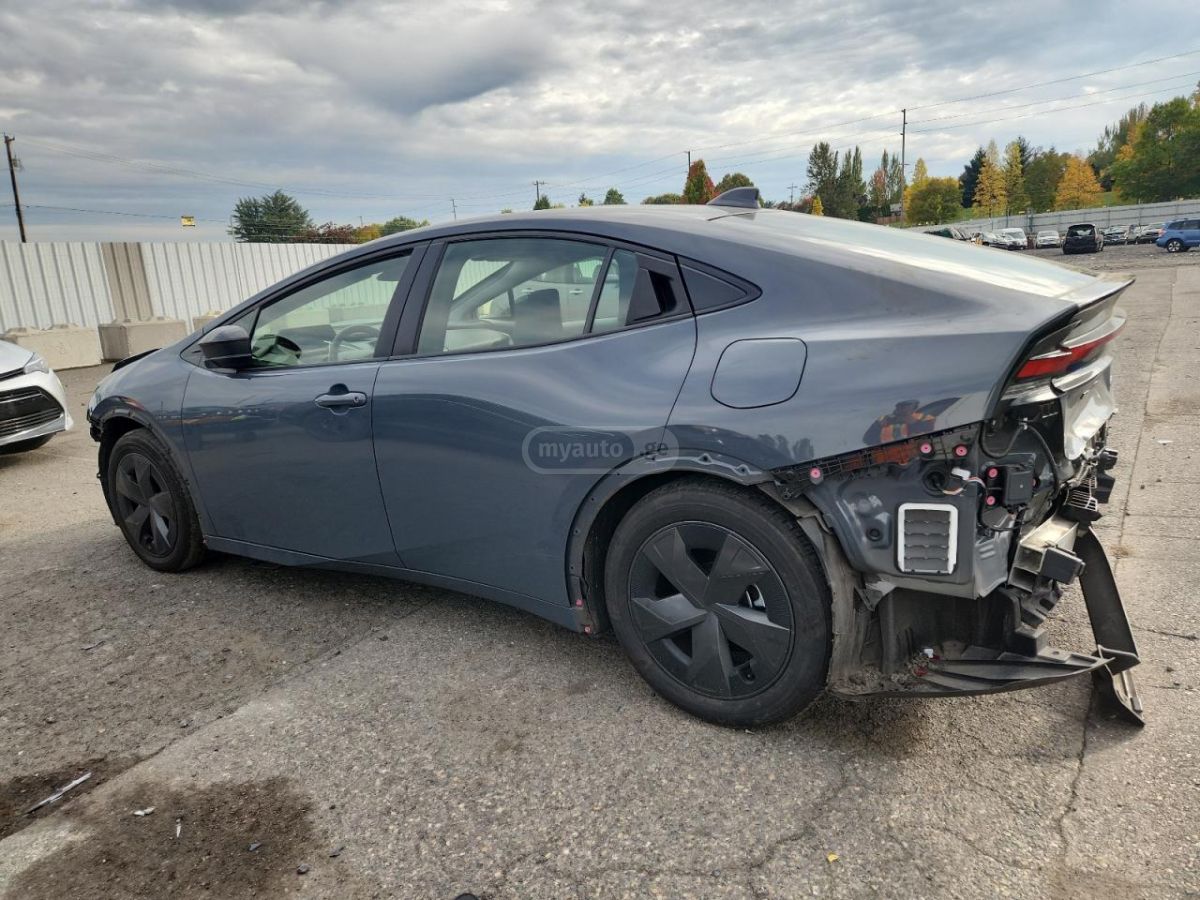 Toyota Prius 2023 — photo 2