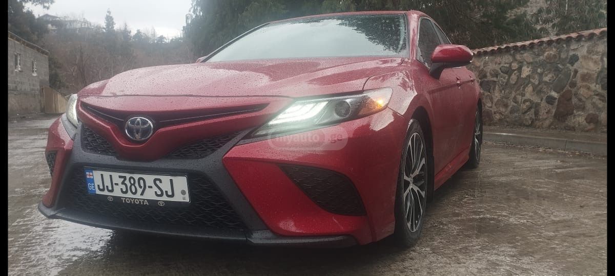 Toyota Camry 2019 — photo 2