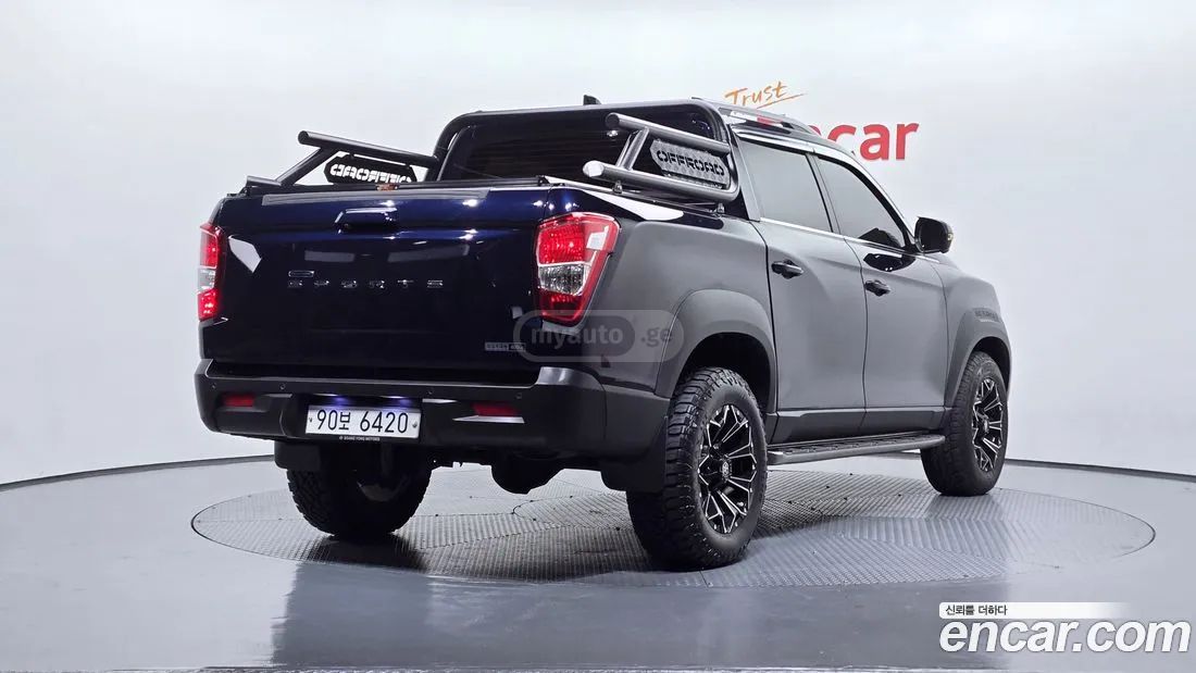 Ssangyong Rexton 2018 — photo 2