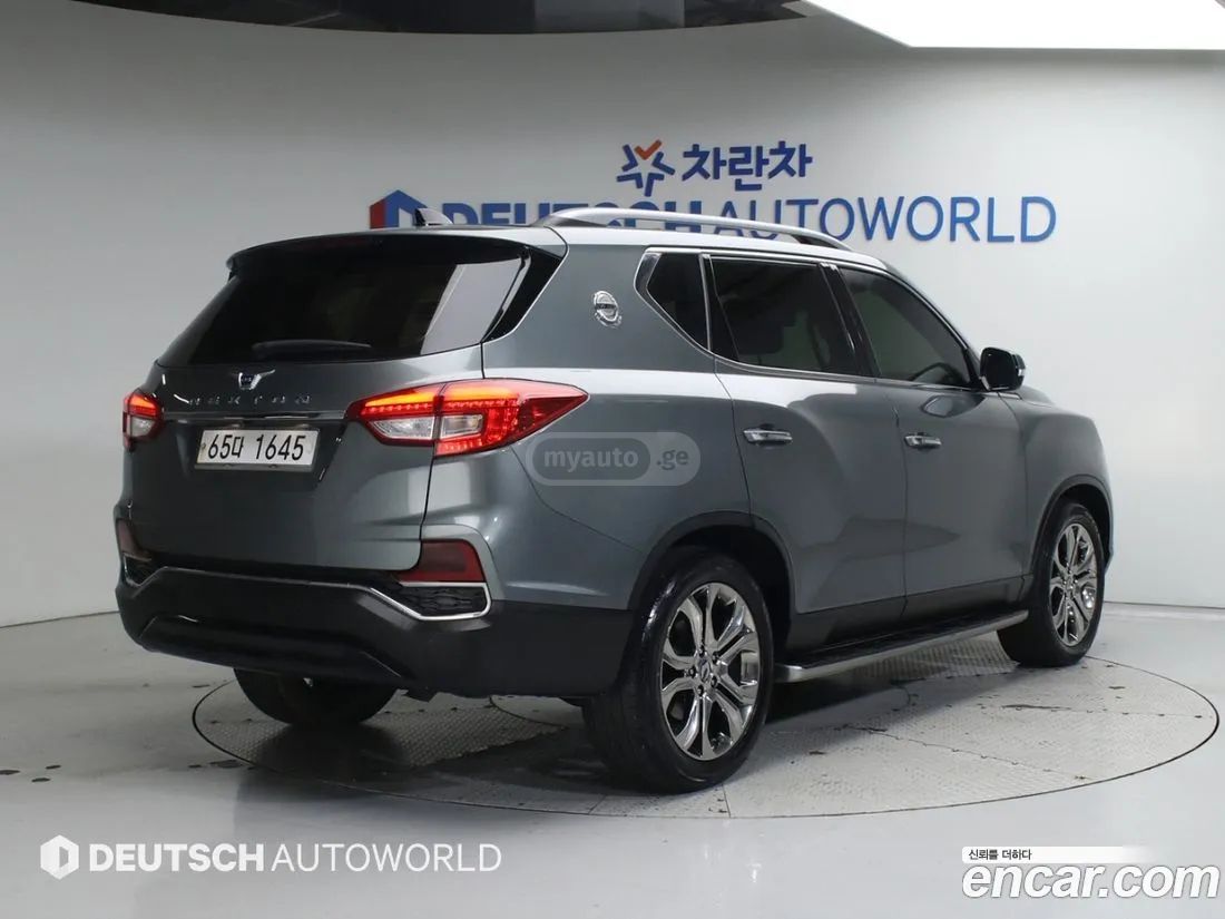Ssangyong Rexton 2018 — photo 2
