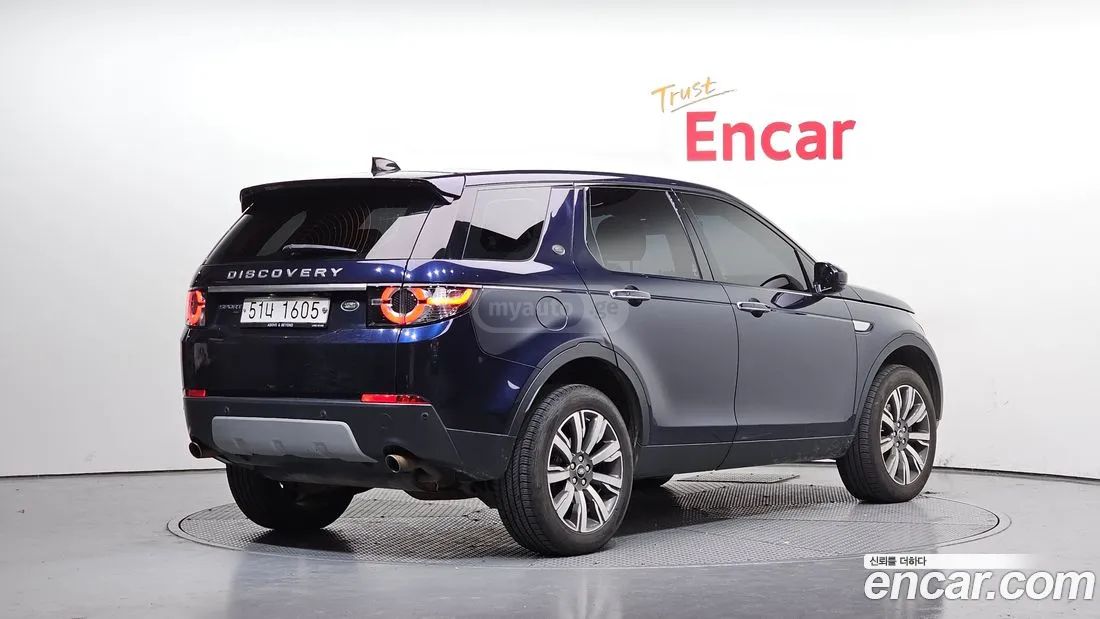 Land Rover Discovery Sport 2017 — photo 2