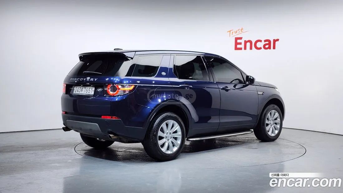 Land Rover Discovery Sport 2016 — photo 2