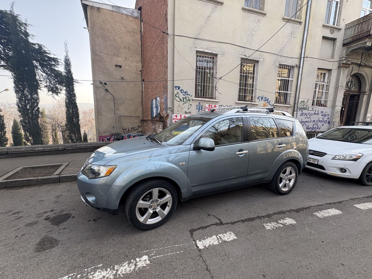Mitsubishi Outlander 2008 — photo 2