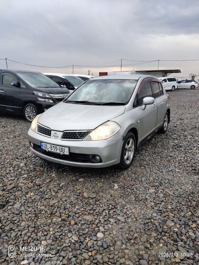 Nissan Tiida 2003 — photo 2