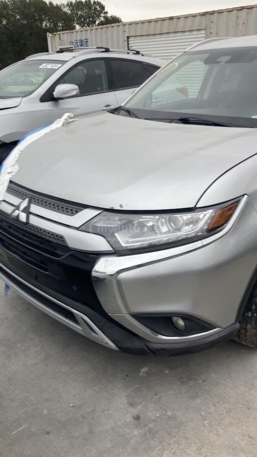 Mitsubishi Outlander 2020 — photo 2