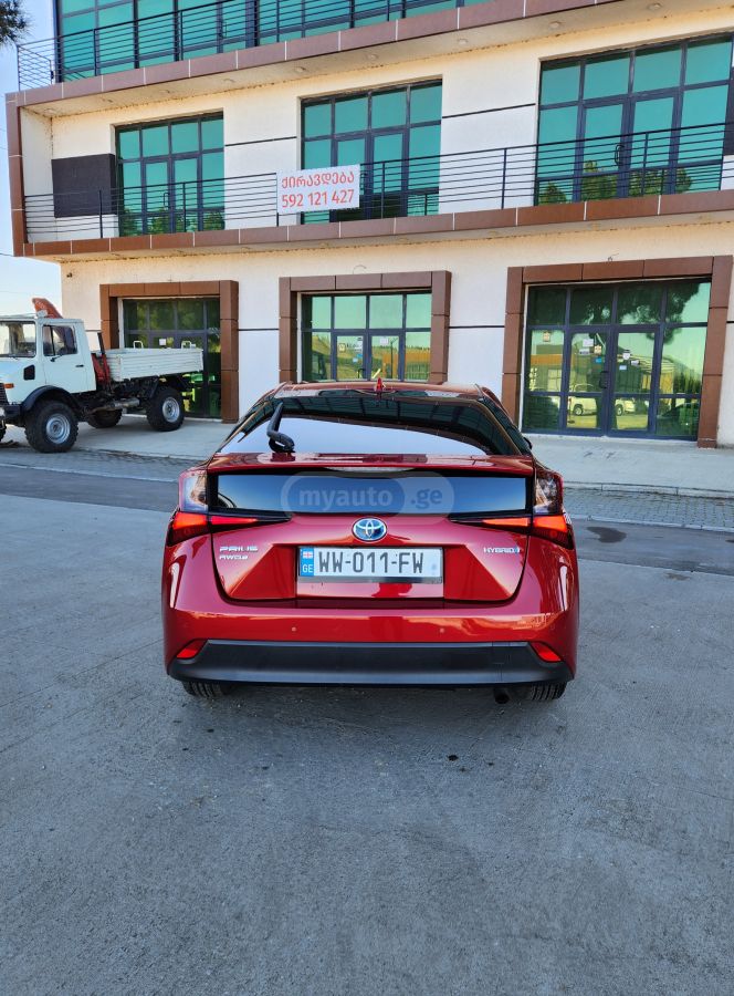 Toyota Prius 2019 — photo 2