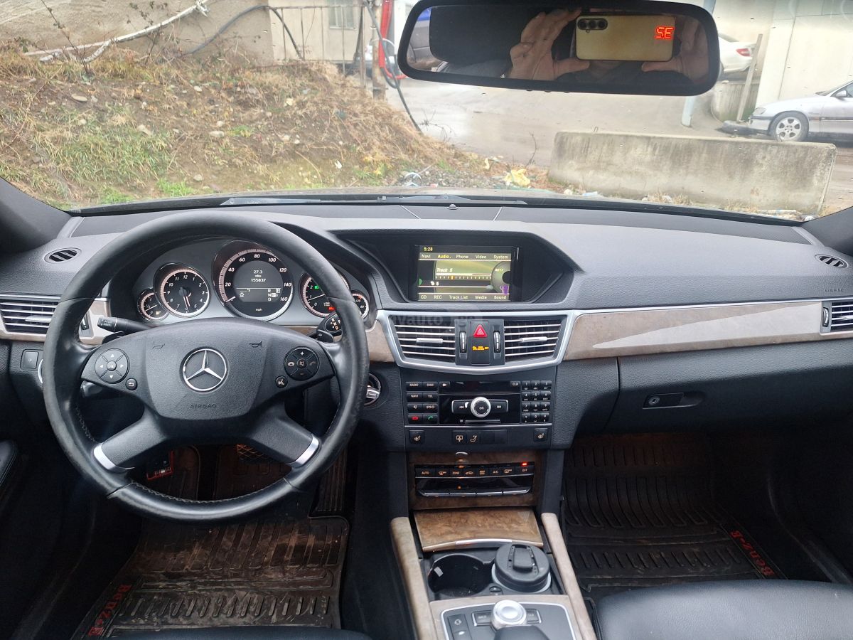 Mercedes-Benz E 350 2011 — photo 2