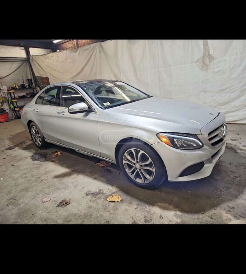 Mercedes-Benz C 300 2015 — photo 2
