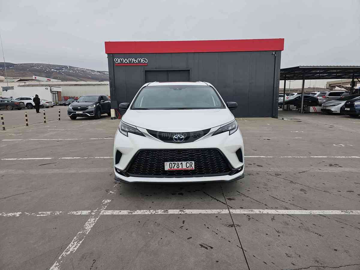 Toyota Sienna 2022 — photo 2