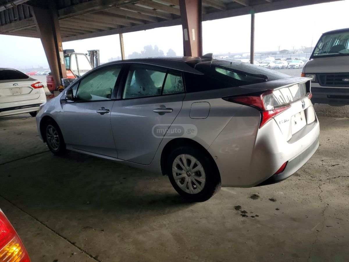 Toyota Prius 2019 — photo 2