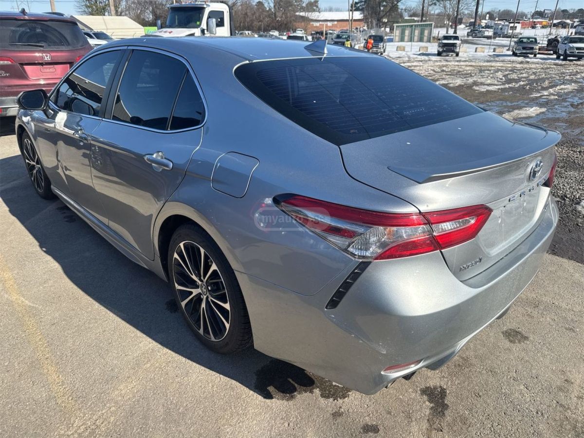 Toyota Camry 2019 — photo 2