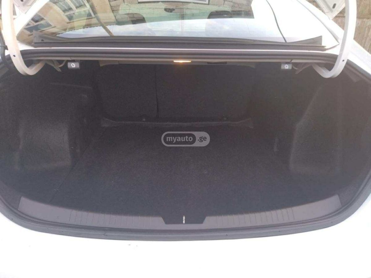 Chevrolet Malibu 2022 — photo 2