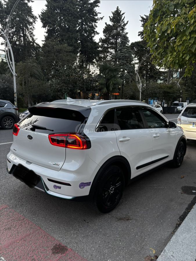 Kia Niro 2019 — photo 2