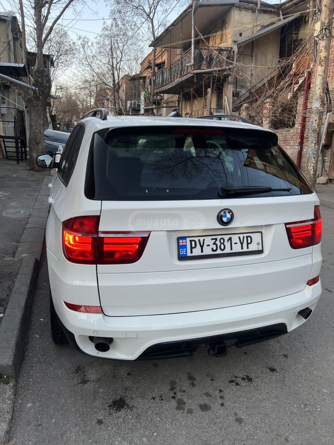 BMW X5 2011 — photo 2