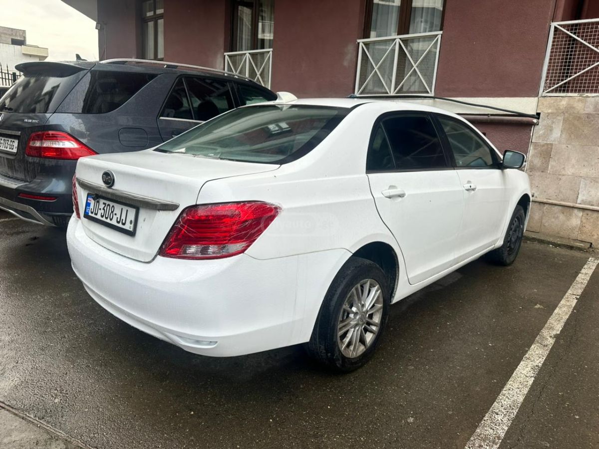 BYD E5