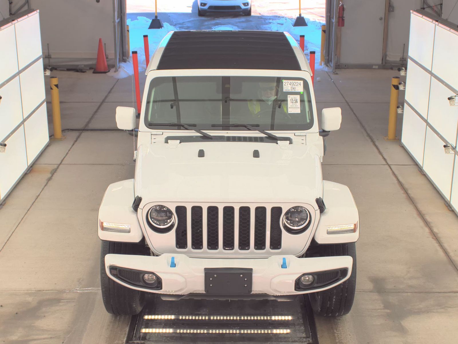 Jeep Wrangler 2023 — photo 2