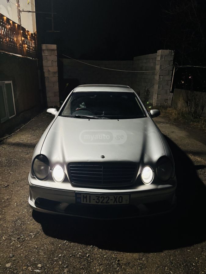 Mercedes-Benz CLK 200 2001 — photo 2