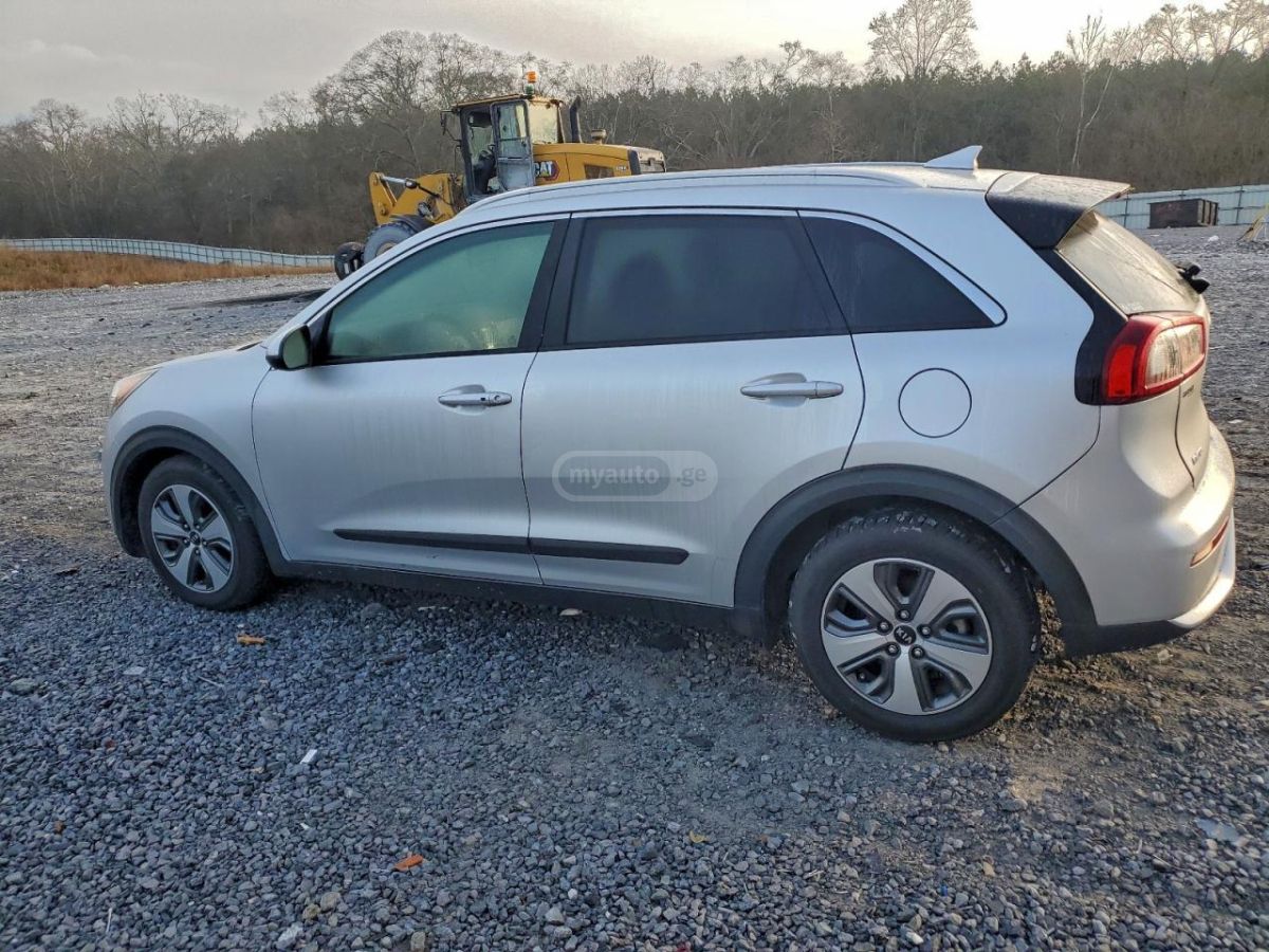 Kia Niro 2018 — photo 2