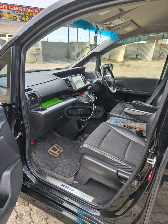 Honda Step Wagon 2013 — photo 2