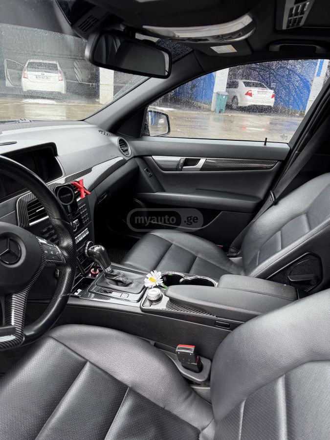 Mercedes-Benz C 300 2012 — photo 2