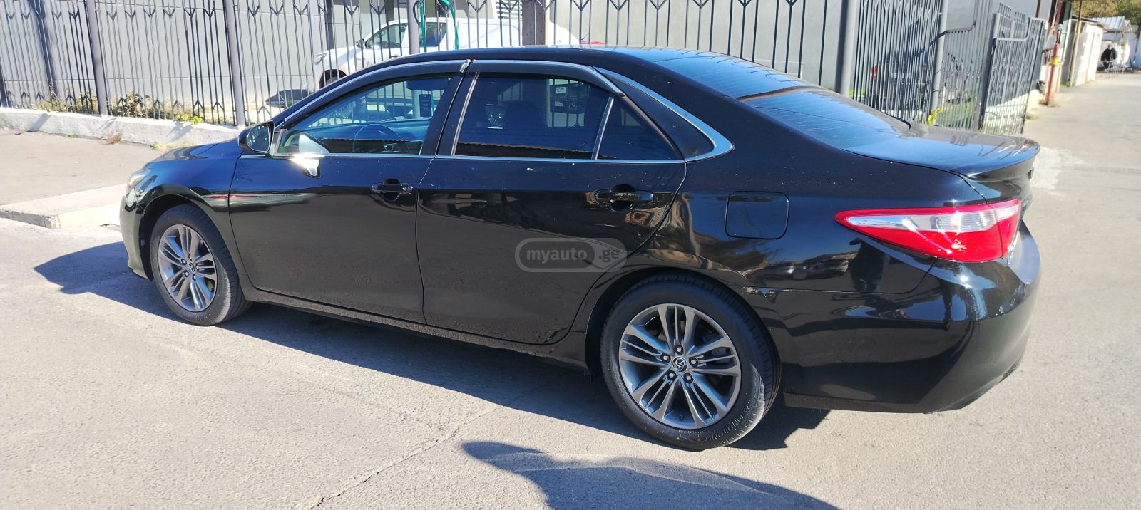Toyota Camry 2016 — photo 2