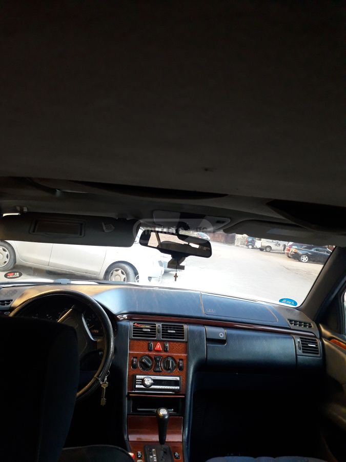 Mercedes-Benz E 230 1996 — photo 2