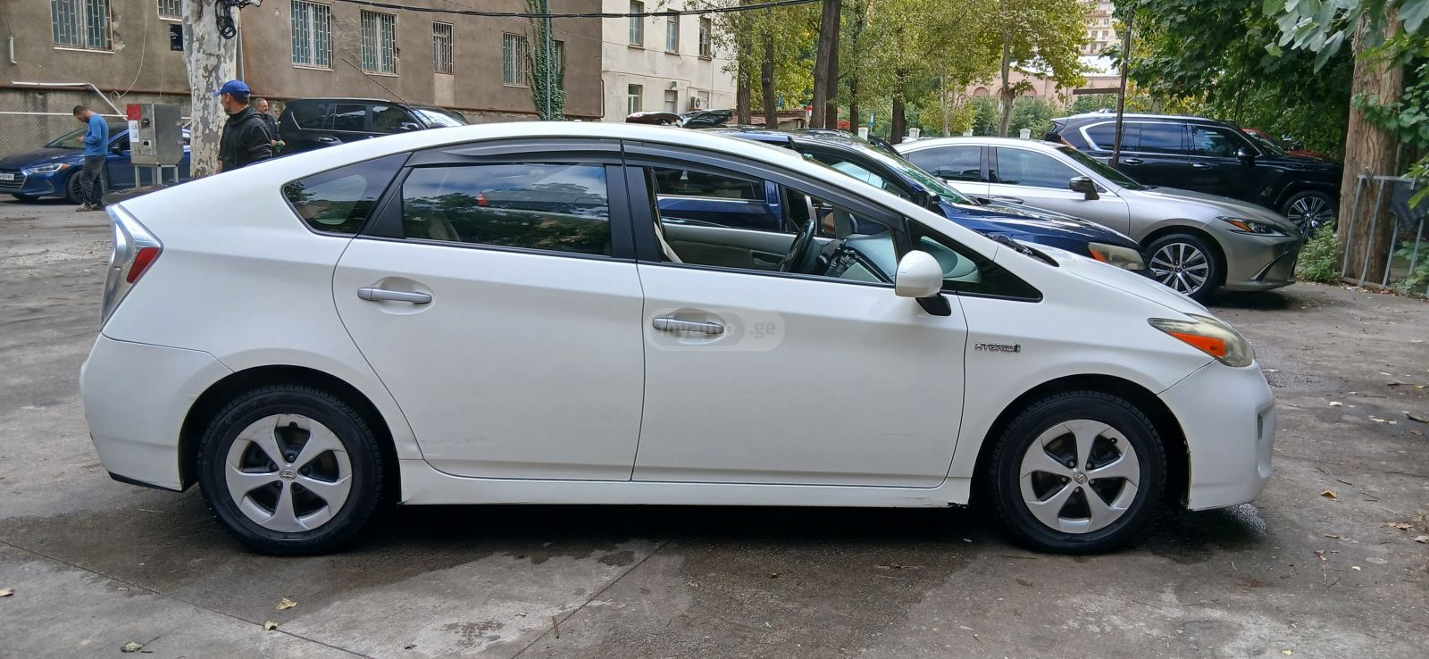 Toyota Prius 2014 — photo 2