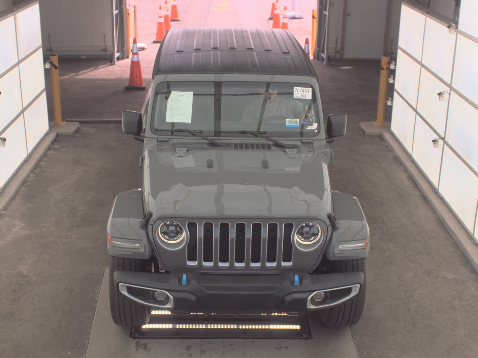 Jeep Wrangler 2023 — photo 2