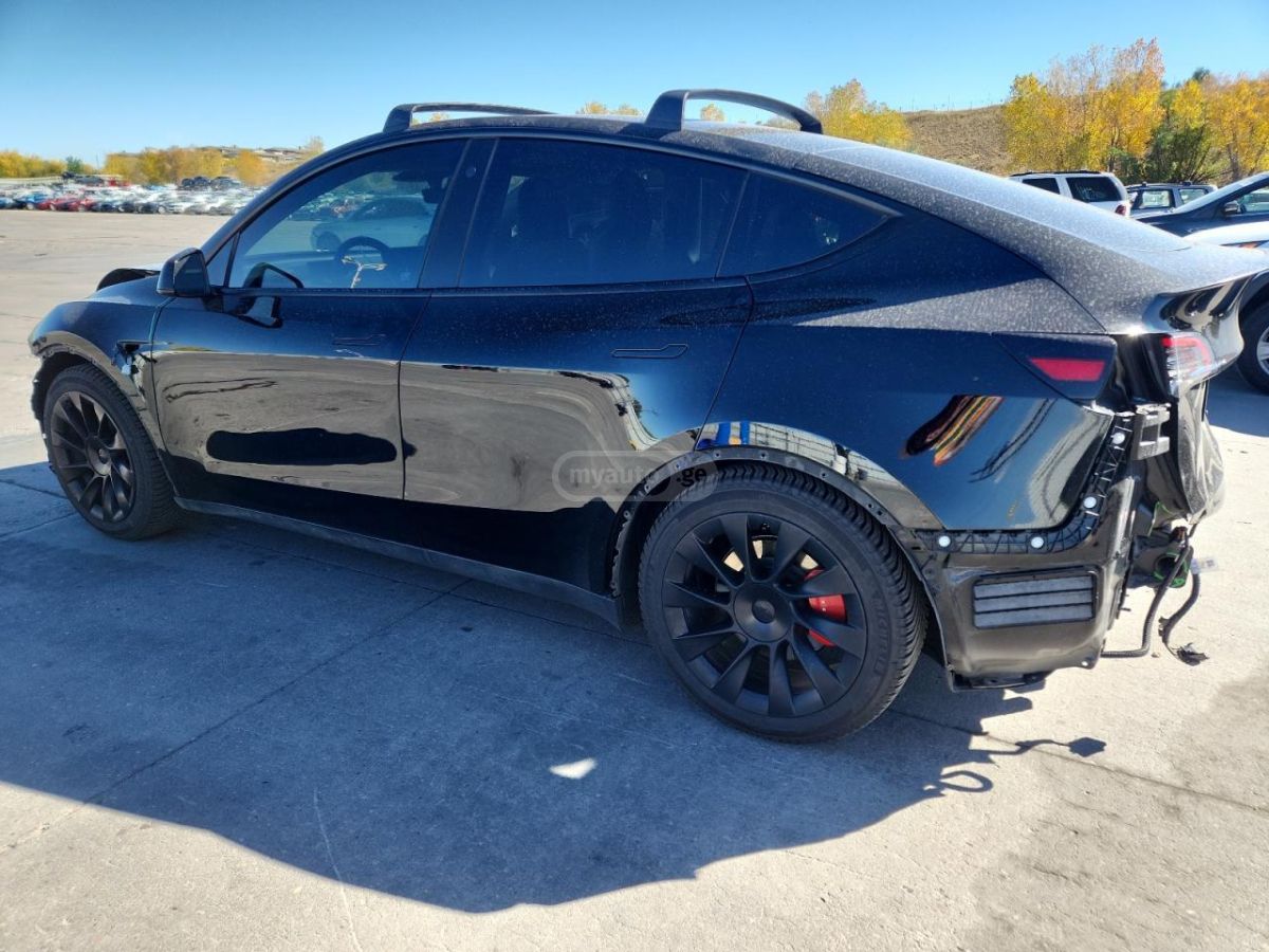 Tesla Model Y 2022 — photo 2