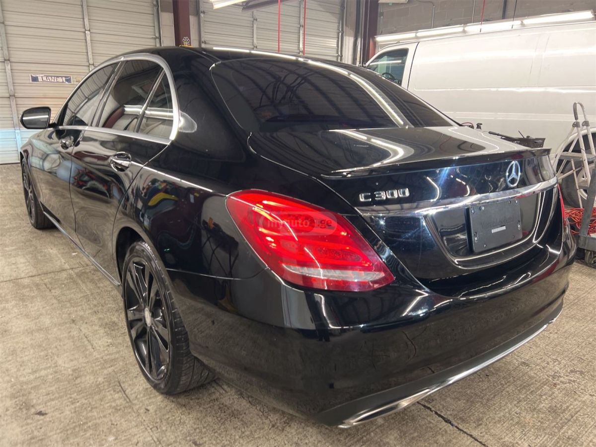 Mercedes-Benz C 300 2016 — photo 2