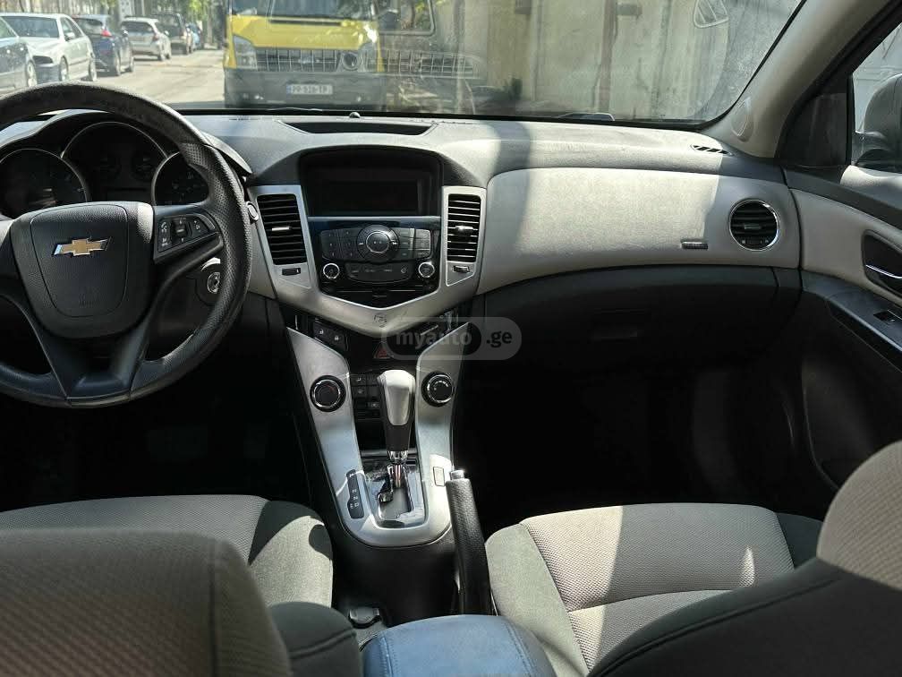 Chevrolet Cruze 2011 — photo 2