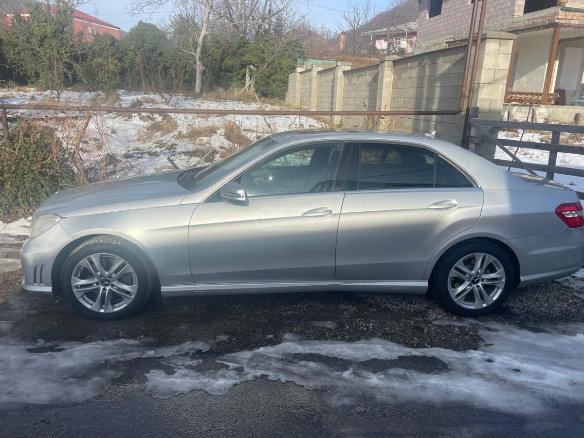 Mercedes-Benz E 350 2010 — photo 2